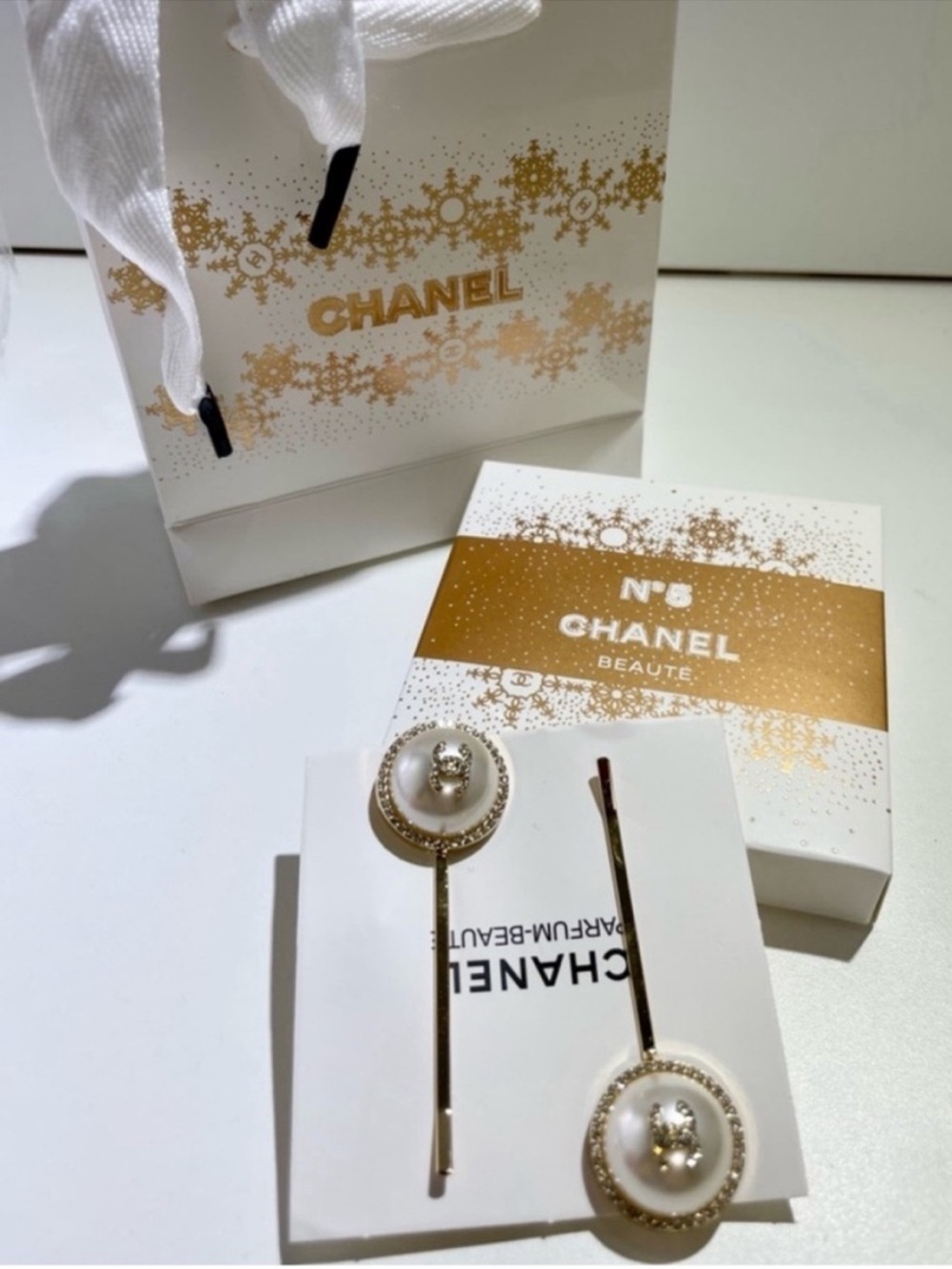Chanel beauty gift clips set